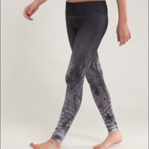 Rare snowy owl Wunder under lululemon leggings. Size 6
